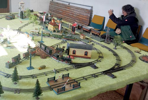 Blick auf hist. Blecheisenbahn. M. Volz