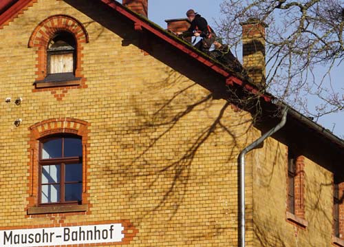 Dachreparatur von unten gesehen (S. Diehl)