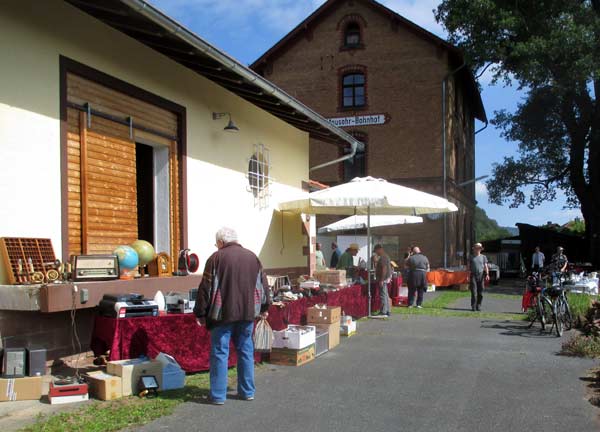 Am Mmling-Grumbacher  Hofflohmarkt. D. Diehl