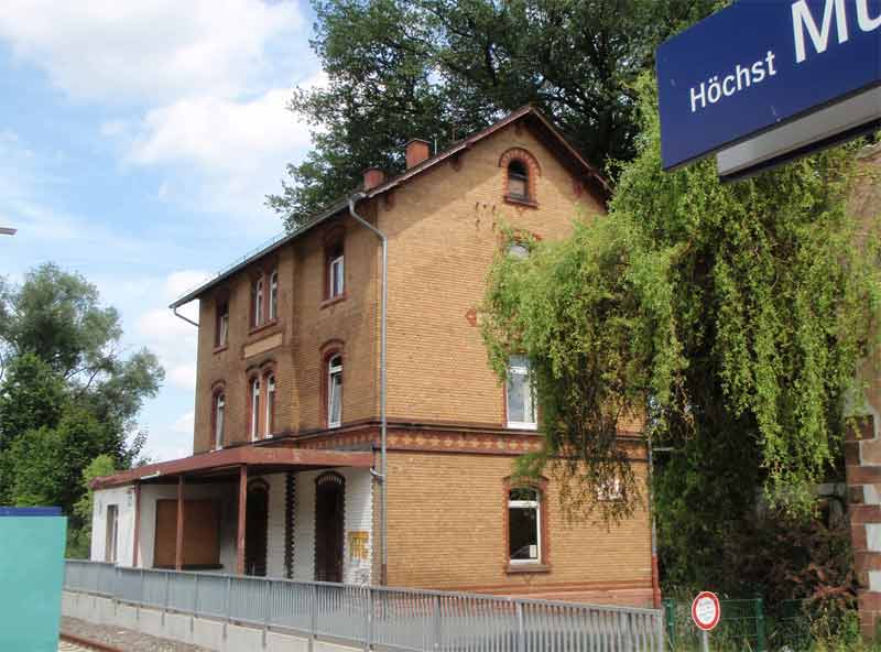 Bahnhofsgebude Sommer 2013. D. Diehl